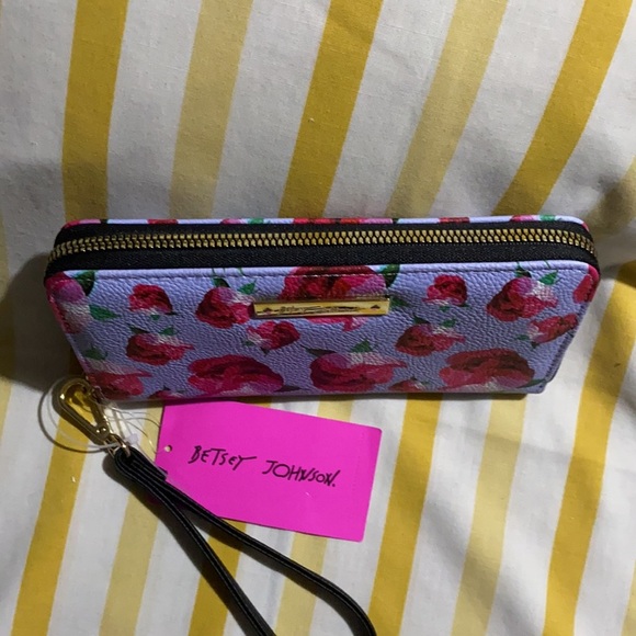 NWT 🔥 Brand new betsey Johnson checkbook wristlet - Picture 10 of 13